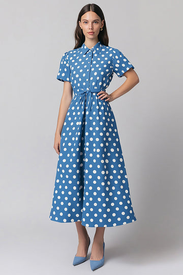 Robe bleue à pois blancs à manches courtes